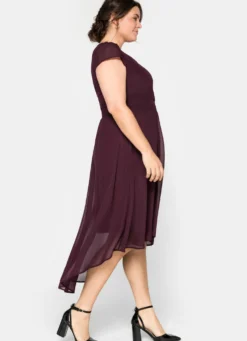 Abendkleid mit Flügelärmeln