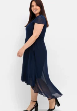 Abendkleid mit Flügelärmeln