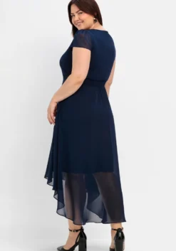 Abendkleid mit Flügelärmeln