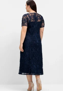 Abendkleid mit Zierborten