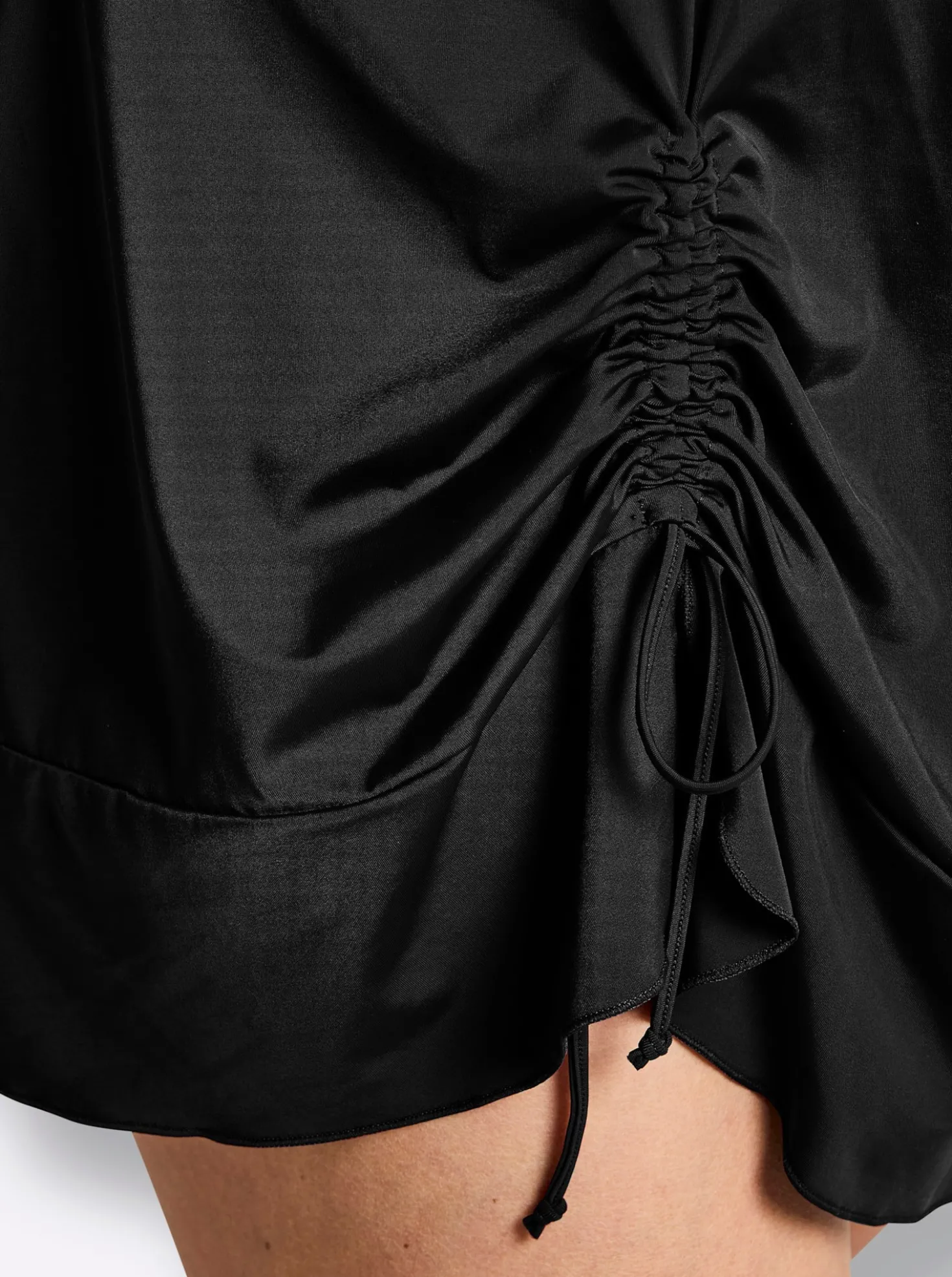 Badekleid mit Raffung am Saum