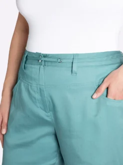 Bermudas mit weiterem Oberschenkel