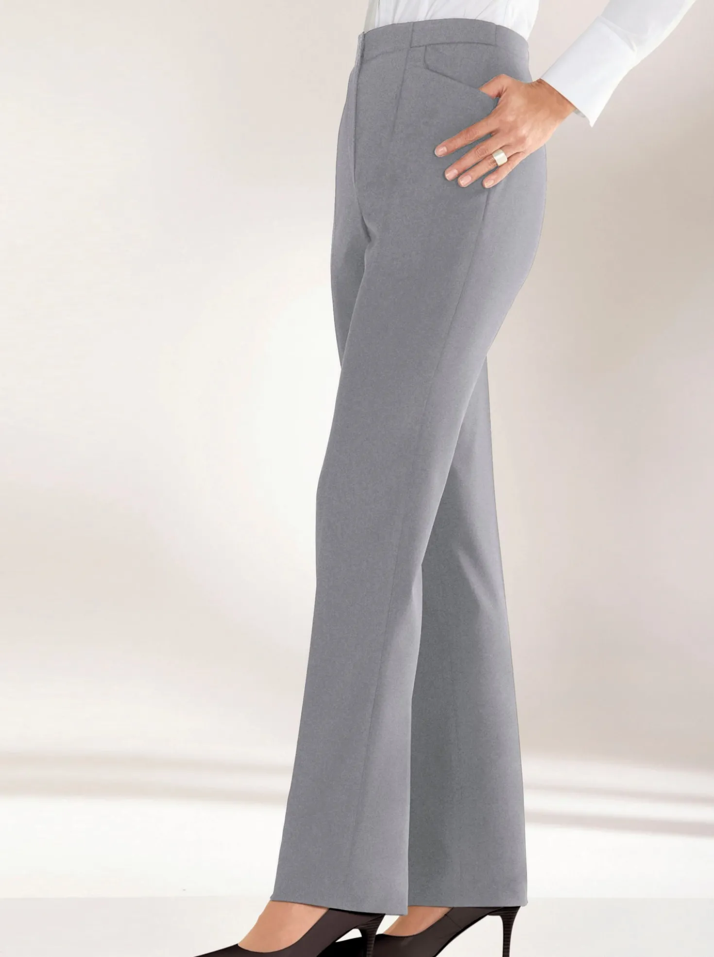 Bügelfaltenhose in Bauch-weg-Form