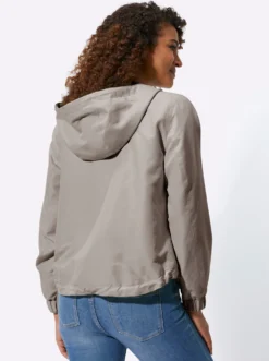 Blousonjacke mit weitenregulierbarer Kapuze