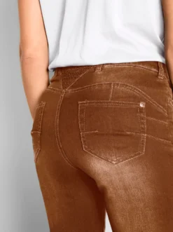 Bootcut-Jeans mit Push-up-Effekt