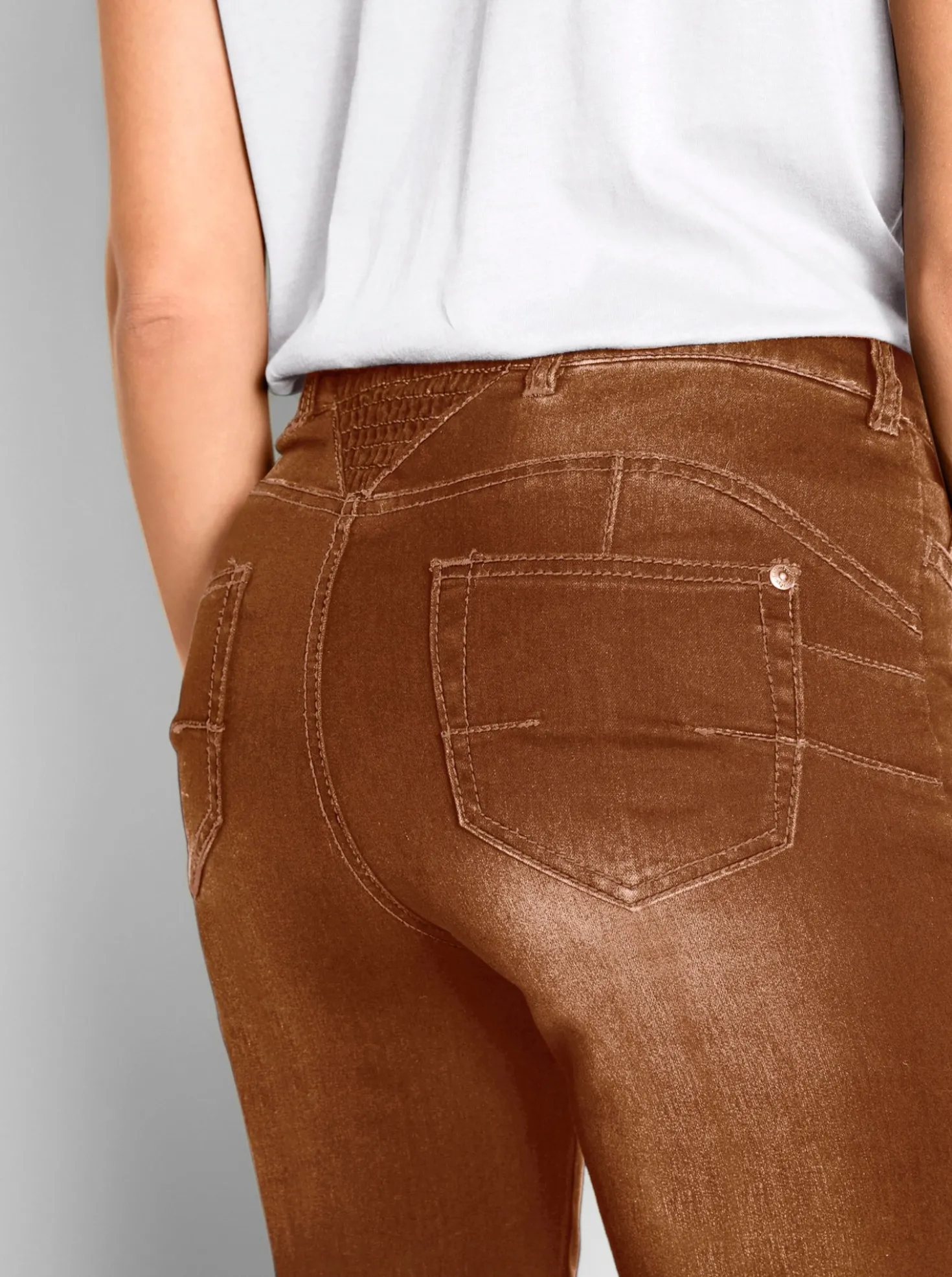 Bootcut-Jeans mit Push-up-Effekt