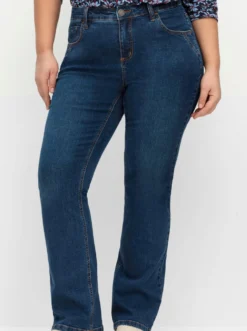 Bootcut-Jeans mit schmalem Bein und bequemer Taille