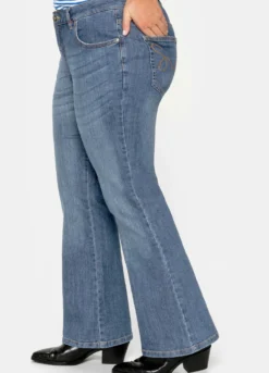 Bootcut-Jeans mit Used-Effekten