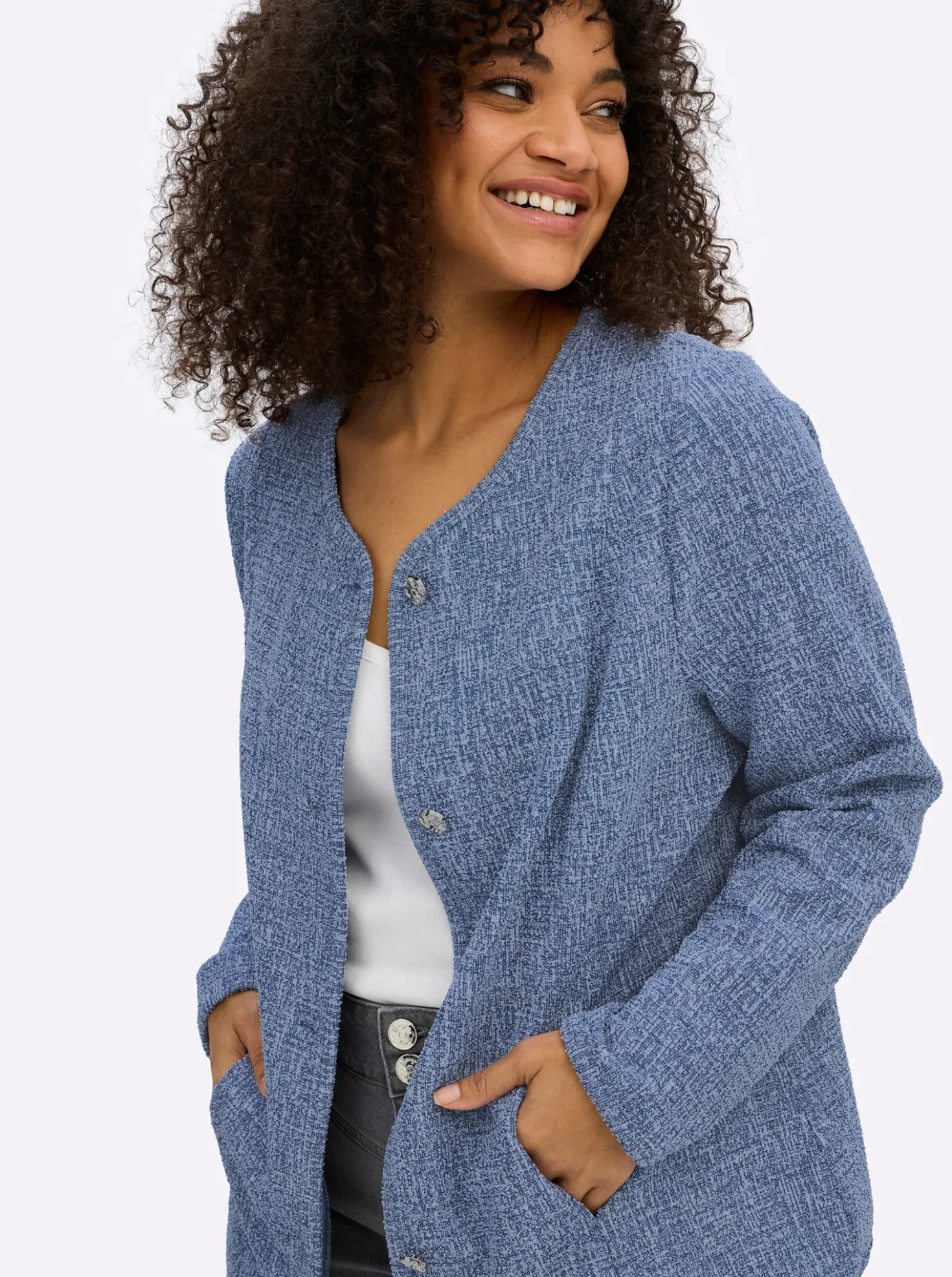 Boucléjacke mit Schmuckknöpfen