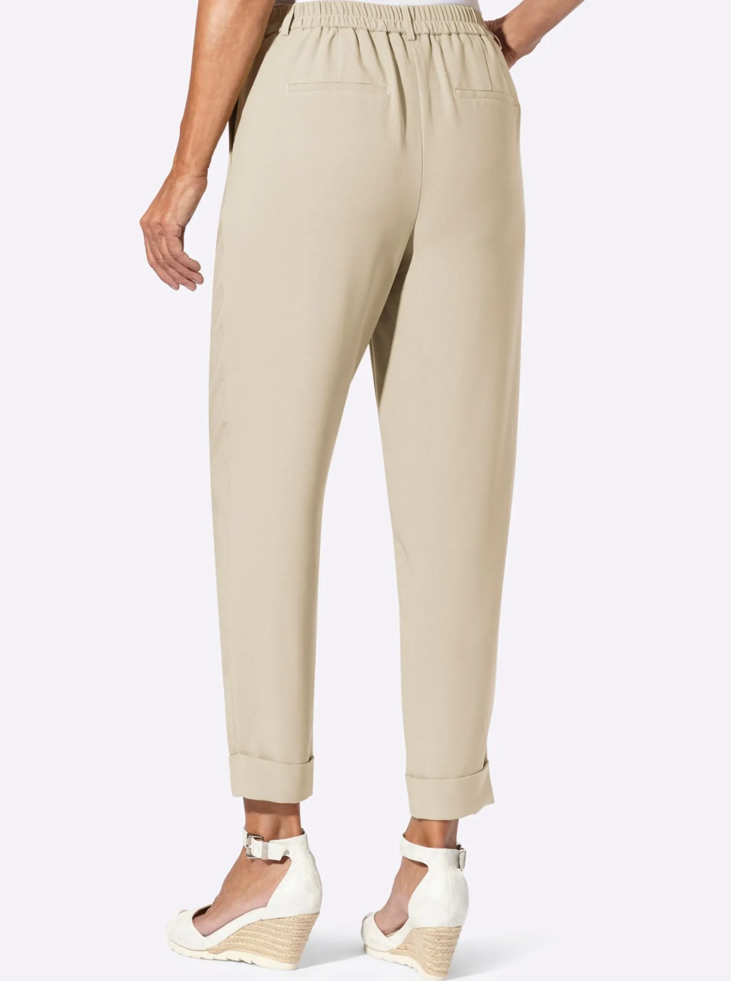 Bundfaltenhose mit fixiertem Saum