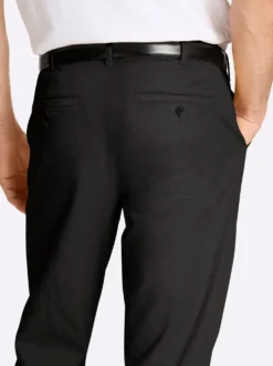 Chinohose mit 2 eingearbeiteten Gesäßtaschen