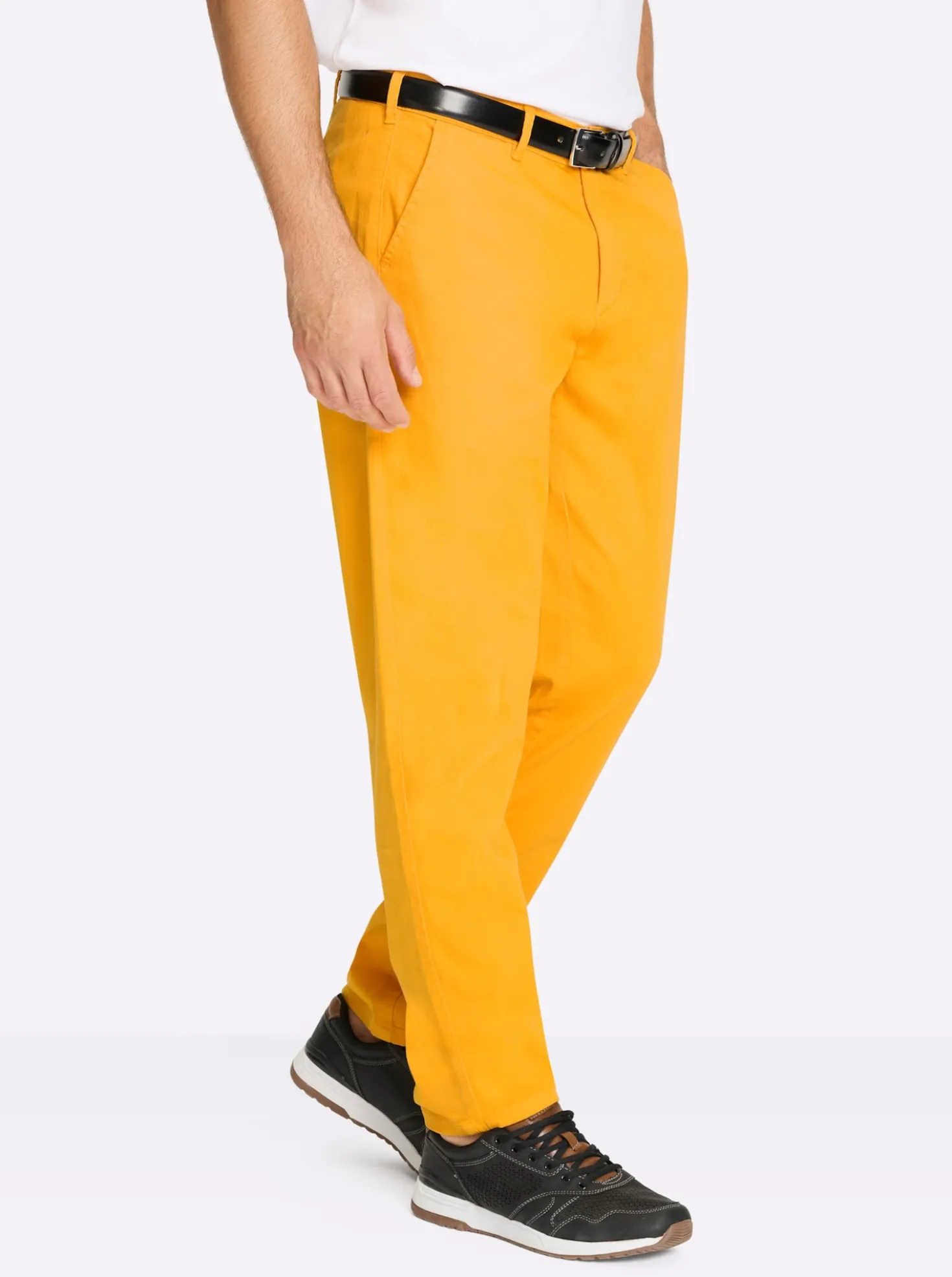 Chinohose mit 2 eingearbeiteten Gesäßtaschen