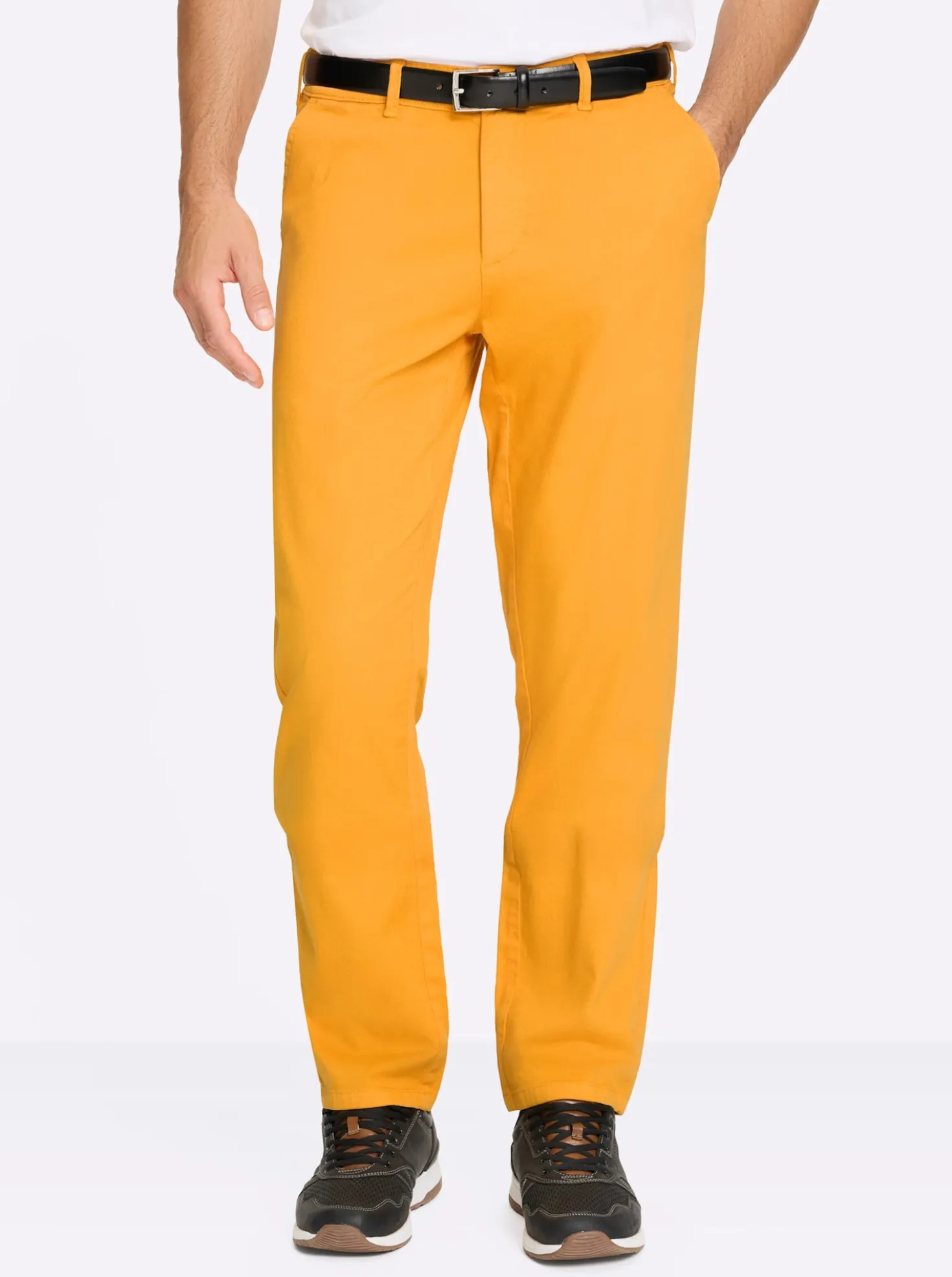 Chinohose mit 2 eingearbeiteten Gesäßtaschen