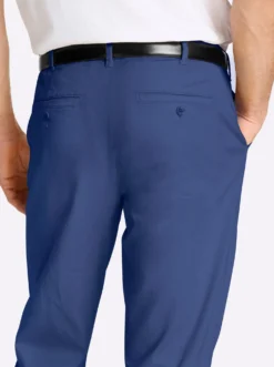 Chinohose mit 2 eingearbeiteten Gesäßtaschen