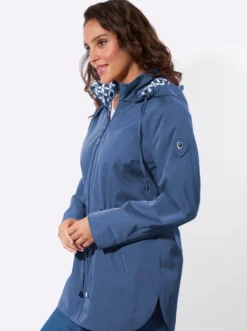 Funktionsjacke mit innovativer Ausrüstung