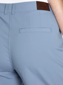 Hose im Barrel-Leg-Schnitt, mit Teilungsnähten
