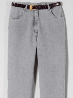 Jeans mit abgerundeten Taschen