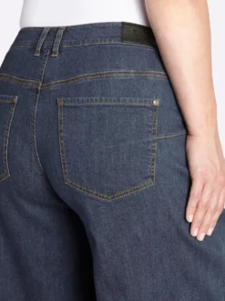 Jeans mit durchgehend weitem Bein
