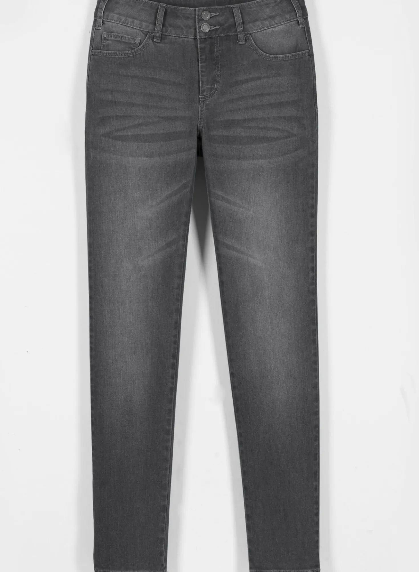 Jeans mit Nieten an den Taschen