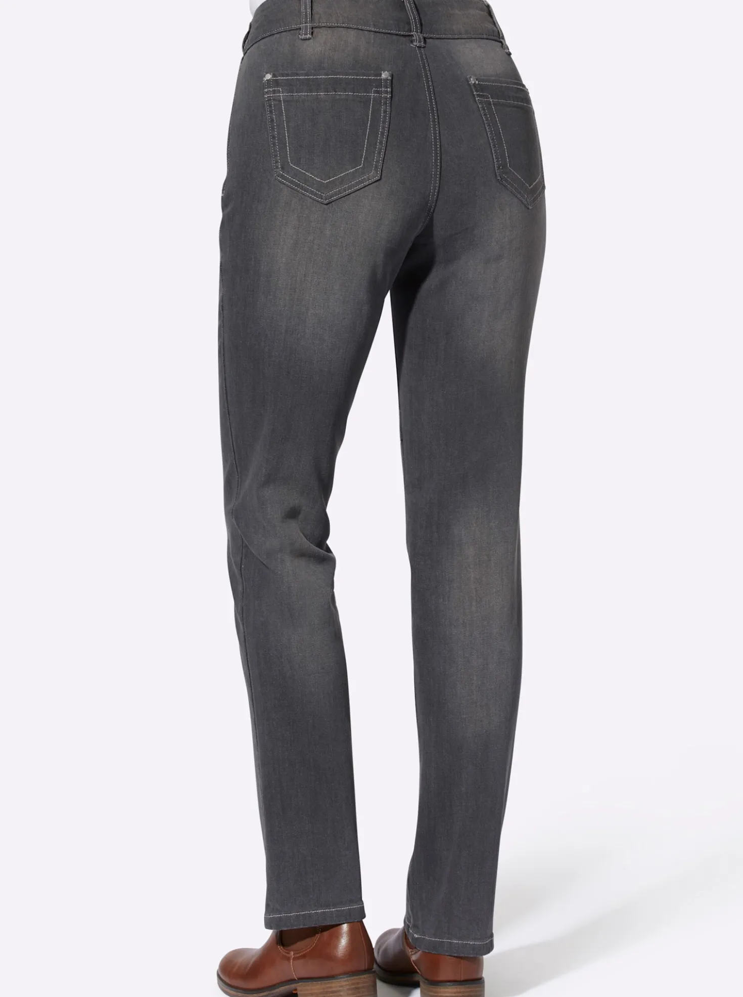 Jeans mit Nieten an den Taschen