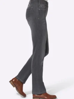 Jeans mit Nieten an den Taschen