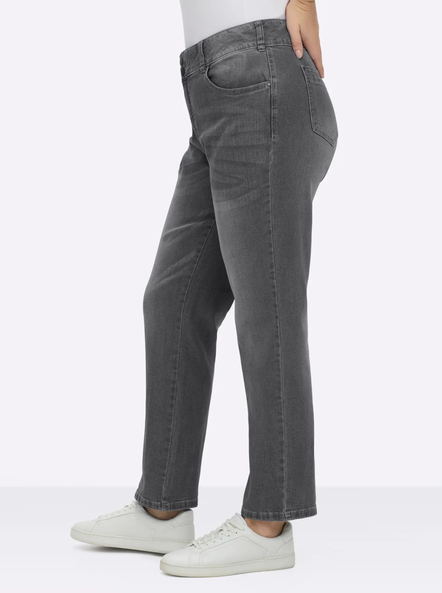Jeans mit Nieten an den Taschen