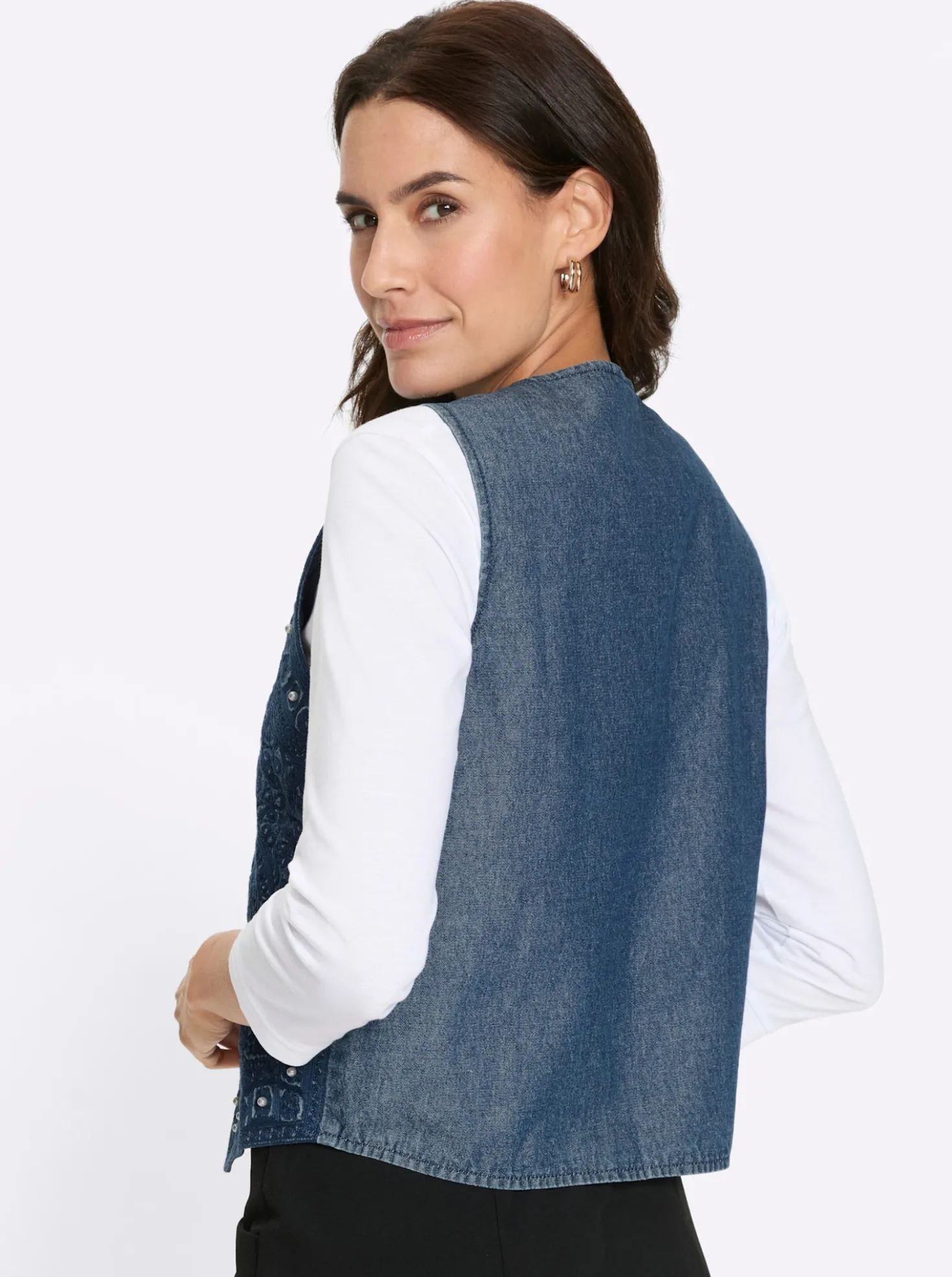 Jeansweste mit Zierperlen