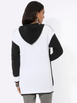Kapuzenstrickjacke , kontraststark gearbeitet
