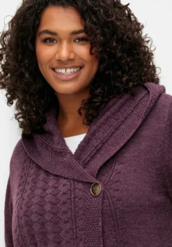 Kapuzenstrickjacke mit Knopf