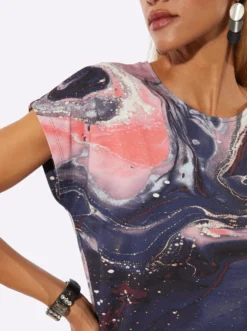 Kurzarmshirt mit überschnittenen Schultern