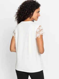 Kurzarmshirt mit Flügelärmeln aus Spitze