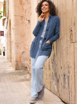 Longstrickjacke mit Zopf-Strickmuster