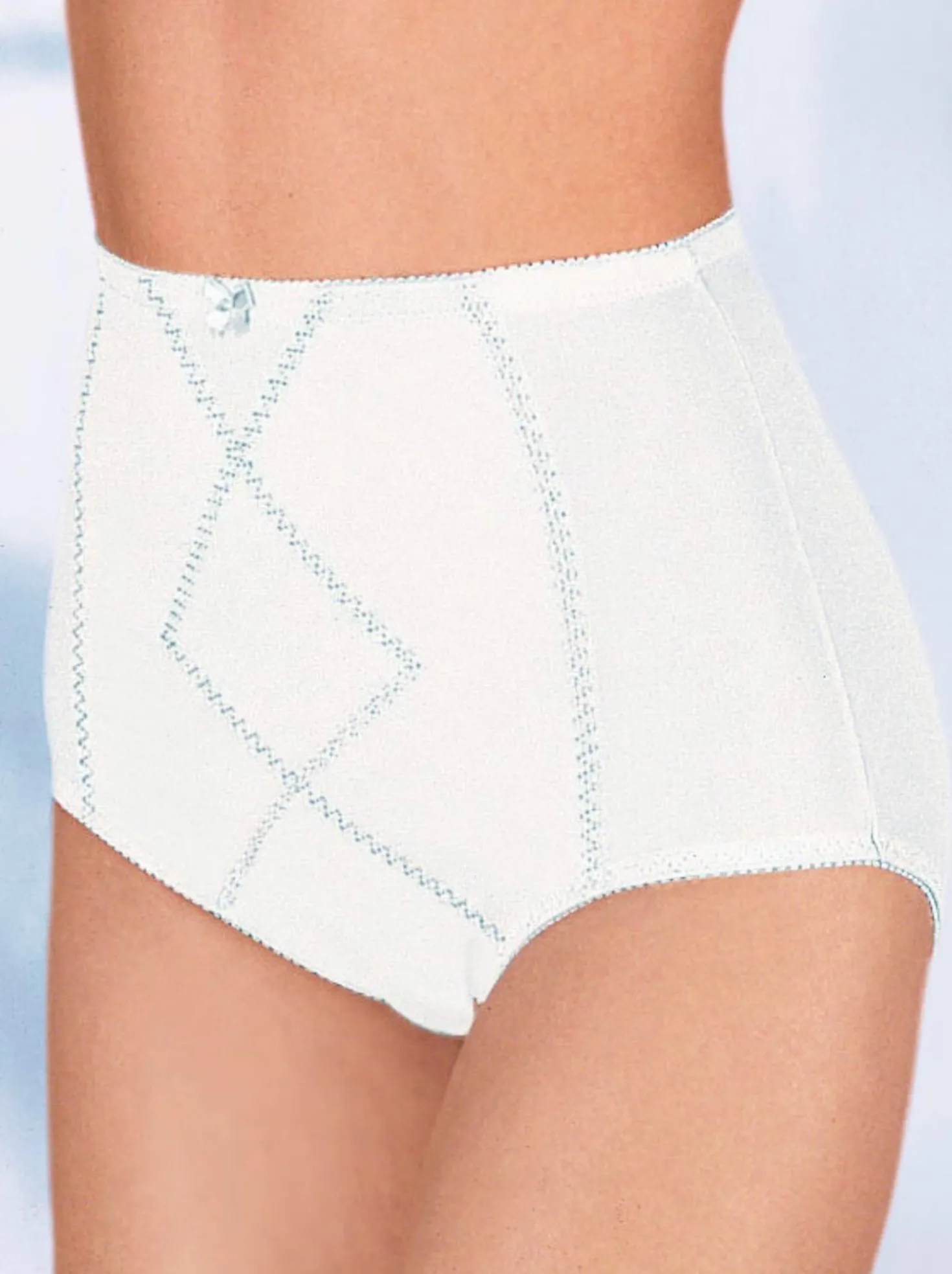Miederhose mit verstärkter Patte vorne