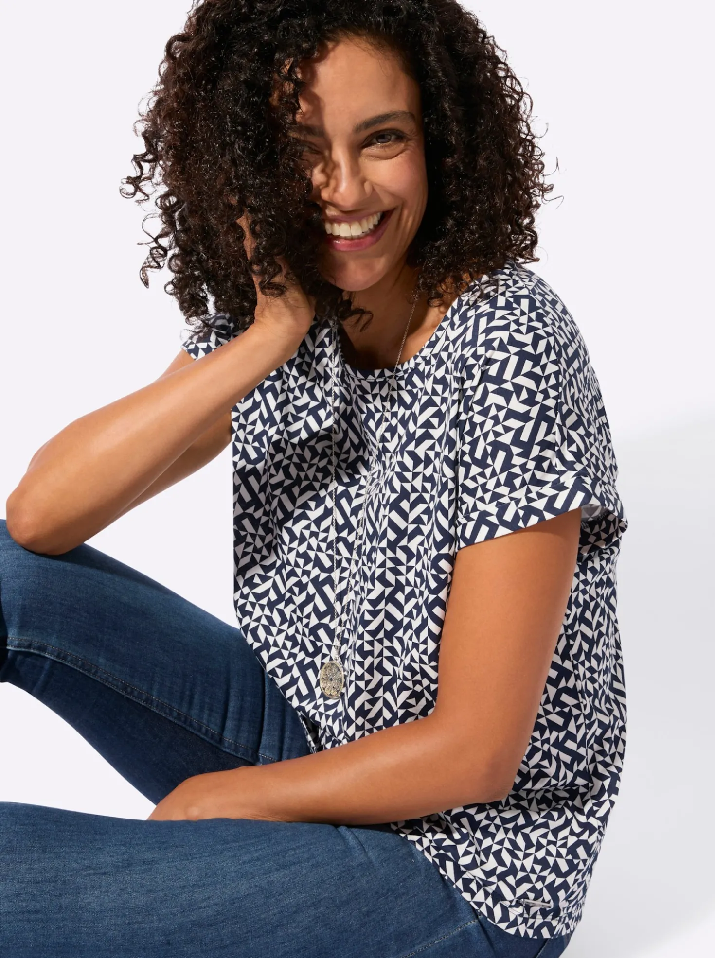 Print-Shirt mit paspeliertem Ausschnitt