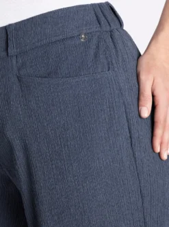 Schlupfhose in weiter Form