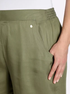 Schlupfhose mit Smokbund hinten