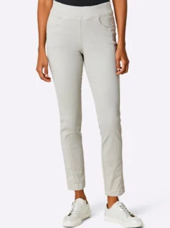 Schlupfjeans mit Längsnähten