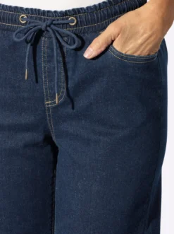 Schlupfjeans mit weitem Bein
