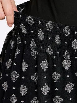 Shorts mit Ornamentdruck