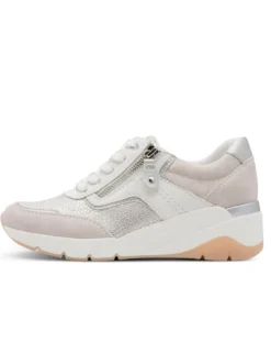 Sneaker im Materialmix