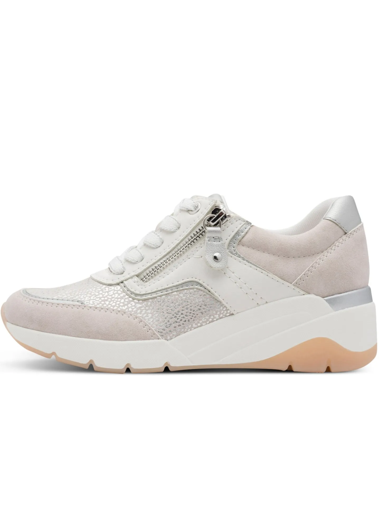 Sneaker im Materialmix
