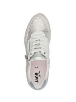 Sneaker im Materialmix
