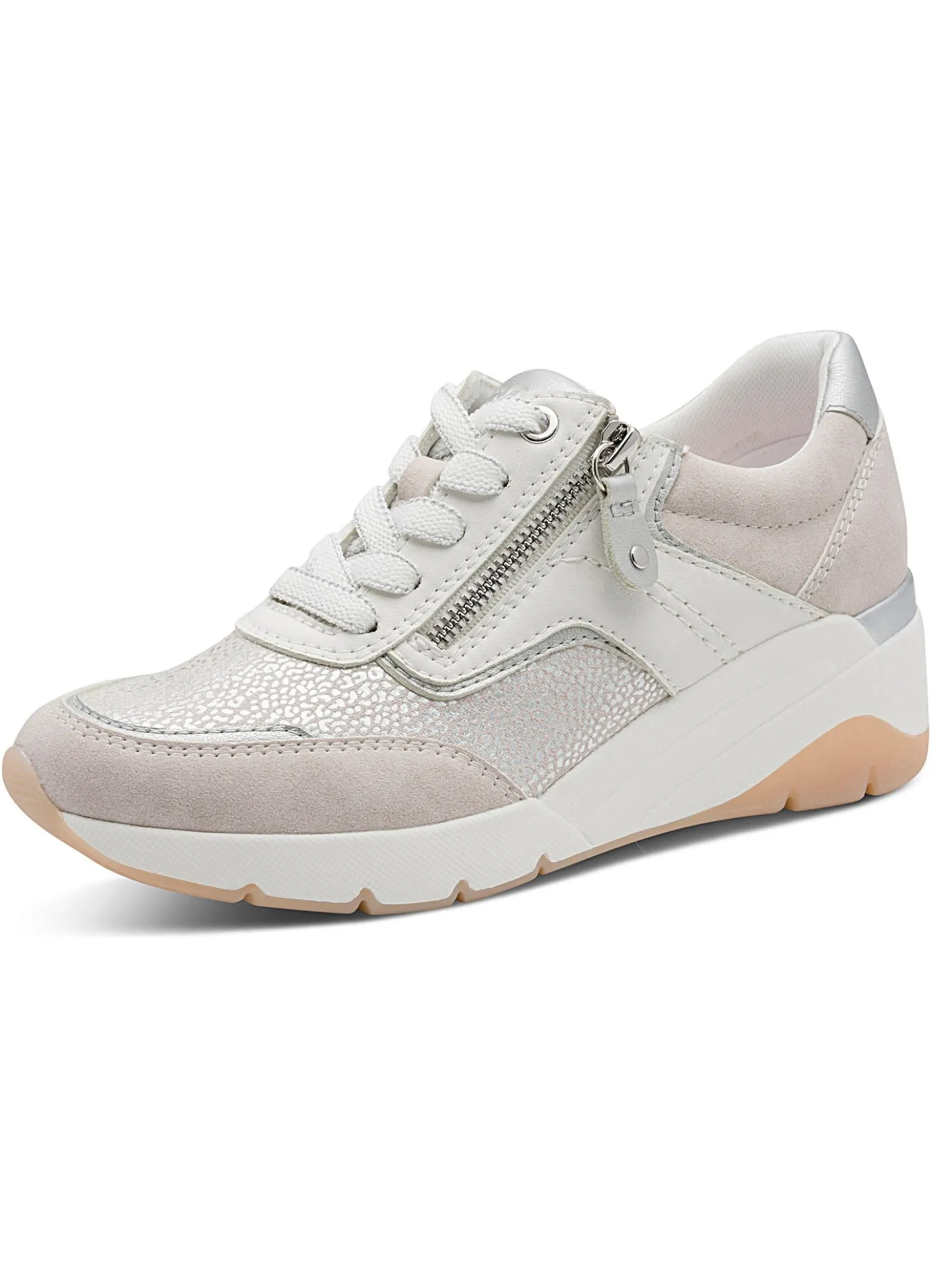 Sneaker im Materialmix