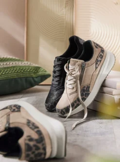 Sneaker mit Details in Tierfell-Optik