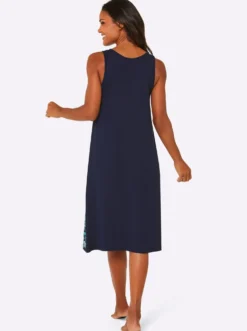 Sommerkleid mit Deko-Spange