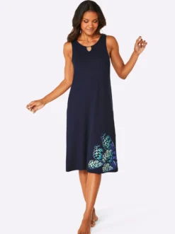 Sommerkleid mit Deko-Spange