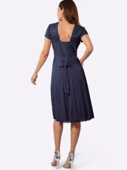 Spitzenkleid mit Mesh-Partien