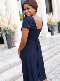 Spitzenkleid mit Mesh-Partien