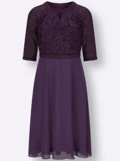 Spitzenkleid mit weitem Rockteil