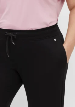 Sporthose in weiter Form